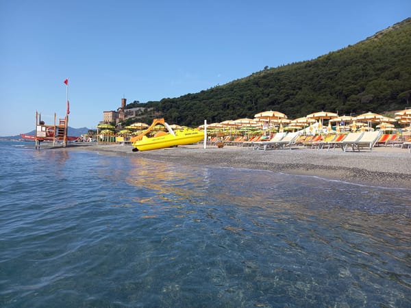 Bagni Laura, stabilimento balneare a Borghetto Santo Spirito
