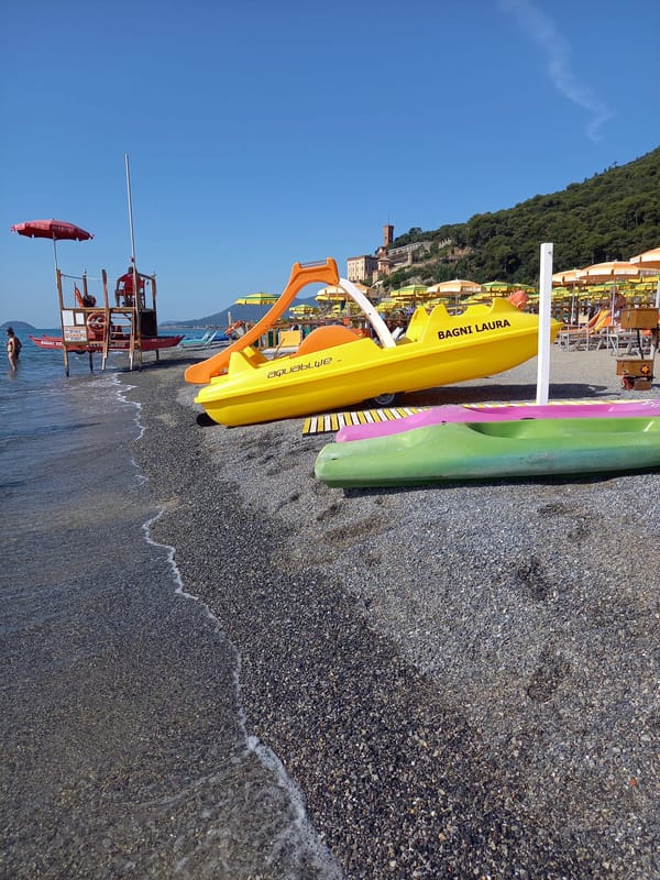 Bagni Laura, stabilimento balneare a Borghetto Santo Spirito